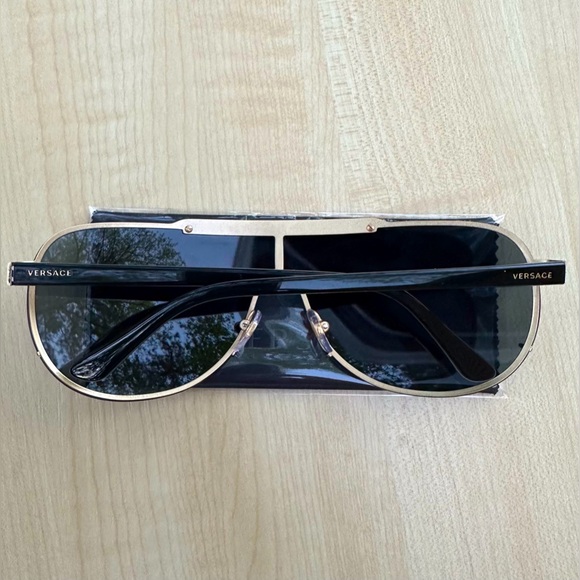 Men’s VERSACE SUNGLASSES modern shield style  black silver gold NIB + case - Picture 10 of 11